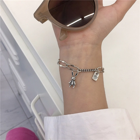 Koreanisches Retro Distressed Versilbertes Kupferarmband Mit Kaninchen Anhänger Und Glücksbuchstaben Tag Für Damen