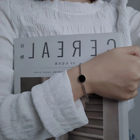 Bracciale A Catena Asimmetrica Rame Placcato Argento Con Smalto Nero Tondo Gioielli In Stile Vintage Minimalista Per Donne