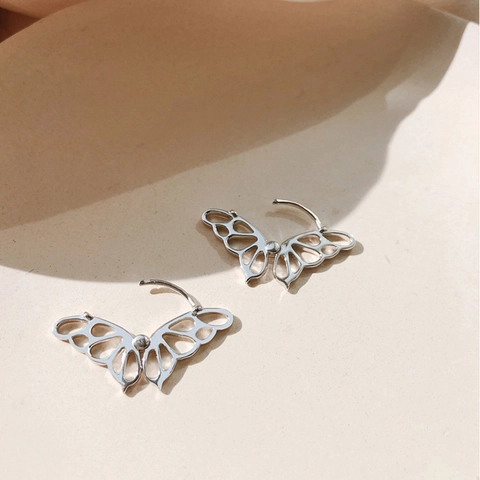 Boucles D'oreilles Créoles Papillon Évidées Élégantes Cuivre Plaqué Argent Bijoux Style Coréen Minimaliste Pour Femmes