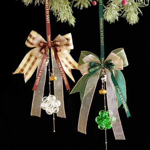 Décoration De Noël Suspendue Noeud En Ruban Multi Couches Avec Cloche En Alliage Pendentif Cristal Plastique Imprimé Love Is Eternal