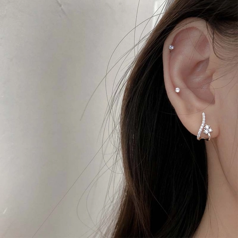 Gebogene Ohrstecker Kupfer Mit Funkelndem Zirkonia Minimalistischer Eleganter Schmuck Für Frauen