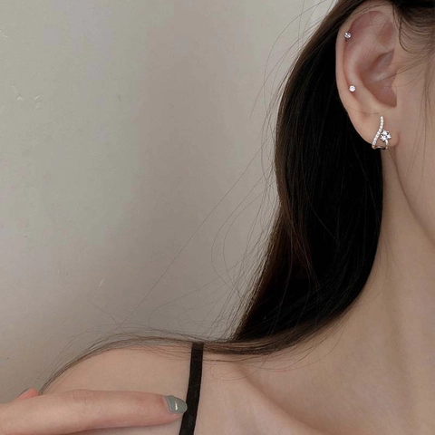Gebogene Ohrstecker Kupfer Mit Funkelndem Zirkonia Minimalistischer Eleganter Schmuck Für Frauen