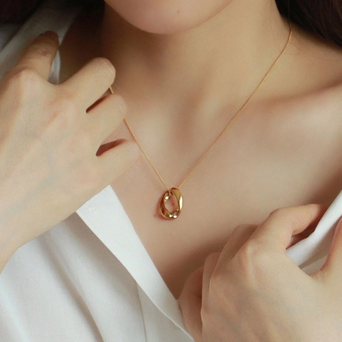 Collana Con Pendente Ovale Cavo Mobius Twist Rame Galvanizzato Gioielli Minimalisti Eleganti Per Donne