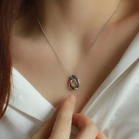 Collana Con Pendente Ovale Cavo Mobius Twist Rame Galvanizzato Gioielli Minimalisti Eleganti Per Donne