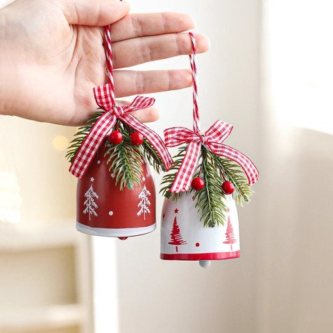 Eisenkunst Weihnachtsglocke Anhänger Mit Karierter Schleife Kiefernadeln Roten Beeren Festlicher Weihnachtsbaum Hängende Deko