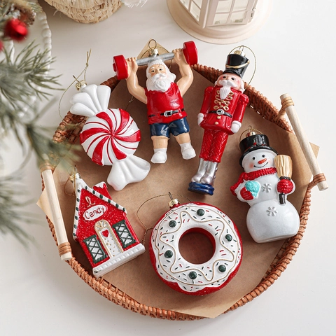 Adornos de Navidad de Plástico de Dibujos Animados Pintados en Rojo y Blanco Papá Noel Muñeco de Nieve Avión Coche Cascanueces Colgante Decoraciones para Árbol de Navidad
