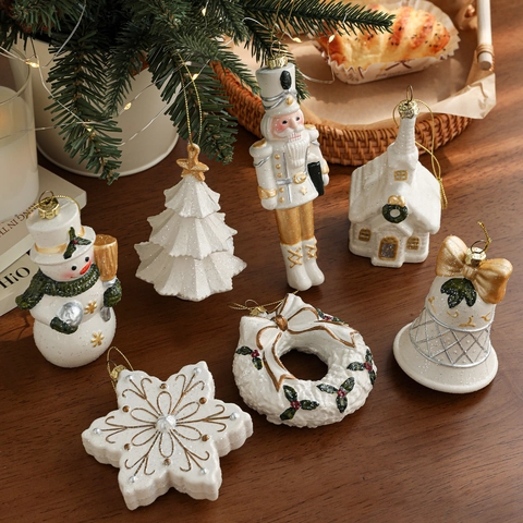 White Artificial Pearl Christmas Tree Hanging Ornaments Plastic Glitter Snowman Nutcracker Bell Church For Holiday Party Home Decor