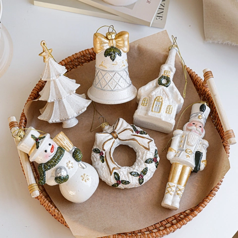 White Artificial Pearl Christmas Tree Hanging Ornaments Plastic Glitter Snowman Nutcracker Bell Church For Holiday Party Home Decor