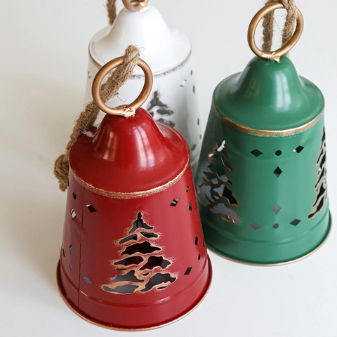 Vintage Christmas Iron Hanging Bells With Hollow Out Christmas Tree Pattern Distressed Metal Bell Holiday Party Home Tree Decor