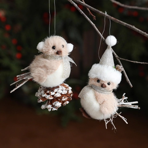 Addobbo Natalizio a Forma di Uccellino in Peluche Con Pigna Naturale Cappello di Paillettes Sciarpa Argento per Albero di Natale Finestra Casa Festa