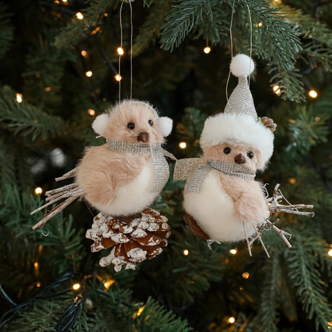 Addobbo Natalizio a Forma di Uccellino in Peluche Con Pigna Naturale Cappello di Paillettes Sciarpa Argento per Albero di Natale Finestra Casa Festa