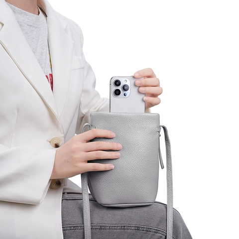 Sac de Téléphone pour Femmes en Cuir Véritable Minimaliste Cuir de Vachette de Première Couche Motif Litchi Sac Bandoulière Réglable Petit Sac Seau Casual