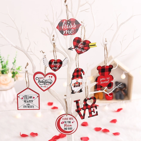 Ornamenti Appesi in Legno di San Valentino Cuore Gnomo Orso Forma Lettera Love Ciondoli Rosso Nero Buffalo Plaid Casa Festa