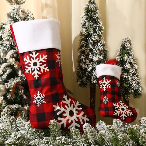 Calcetín de Navidad de Cuadros Buffalo Grande Rojo y Negro Copo de Nieve Bolsa de Regalo Decorativa con Ribete de Piel Sintética