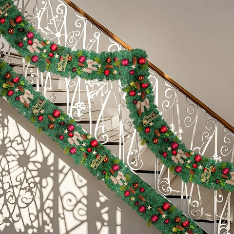 Ghirlanda Natalizia in Rattan PVC Verde Aghi di Pino Con Pigne Fiocchi e Palle Rosso Oro per Camino Scale