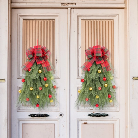 Decorazione Appesa a Porta a Forma di Albero di Natale Con Fiocco a Quadri Rosso e Palle Oro Rosse Corona in Rete per Scale Casa