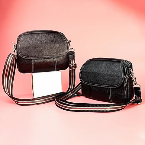 Crossbodytas Voor Dames Van Rundleer Met Kiezeltextuur Contraststiksels En Gestreepte Schouderband
