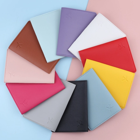 Funda para Pasaporte de Cuero PU Simple Cartera de Viaje Con Relieve de Avión Ranuras para Tarjetas Cubierta Protectora