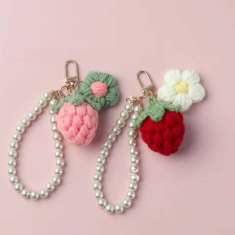 Handmade Crochet Strawberry Keychain With Imitation Artificial Pearl Chain Cute Yarn Fruit Bag Charm Pendant Pastoral Style