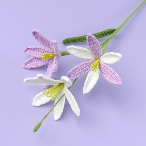Handgefertigter Gehäkelter Blumenzweig Garn Gestrickte Lilie Zephyranthes Realistische Gewebte Florale Desktop Home Dekor Ornament