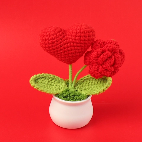 Hand Crocheted Artificial Potted Rose Flower Heart Shape Knitted Woolen Yarn Mini Desktop Car Dashboard Decor Cozy Gift