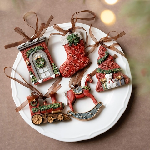 Vintage Resin Christmas Tree Hanging Ornaments Rocking Horse Train Stocking Wreath Festive Holiday Home Decoration Gift