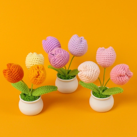 Handmade Crochet Tulip Artificial Potted Plant Knitted Gradient Flower Desktop Ornament With Ceramic Pot For Home Office Decor Gift