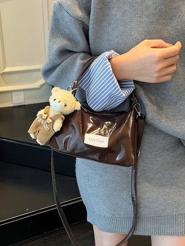 Bolso De Hombro Para Mujer Cuero Charol Brillante Bolso De Axila Bolso Bandolera Con Correa Extraíble Y Colgante Oso De Peluche