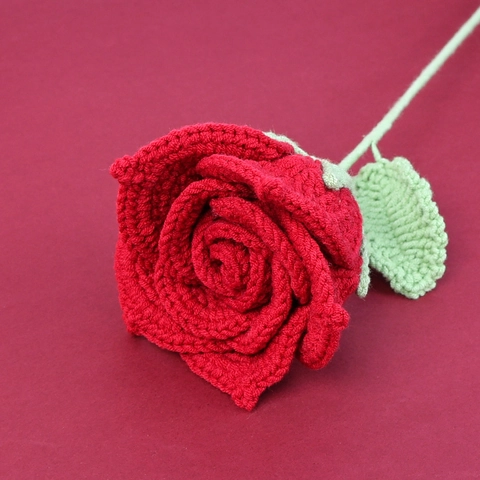 Handmade Crochet Rose Flowers Yarn Knitted Artificial Everlasting Floral Stems For Valentine Day Birthday Home Table Decor