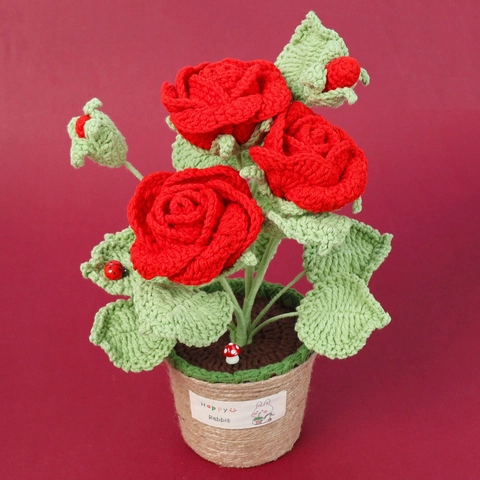 Handgefertigte Gehäkelte Rosen-Topfpflanze Garn Gestrickte Künstliche Blume Schreibtisch Ornament Geschenk Heimdekoration