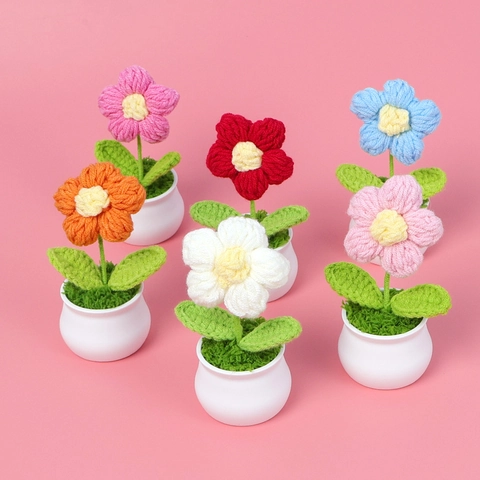 Handmade Crochet Puff Flower Potted Plant Mini Artificial Yarn Knitted Flower Desktop Ornament Home Office Car Decor Gift