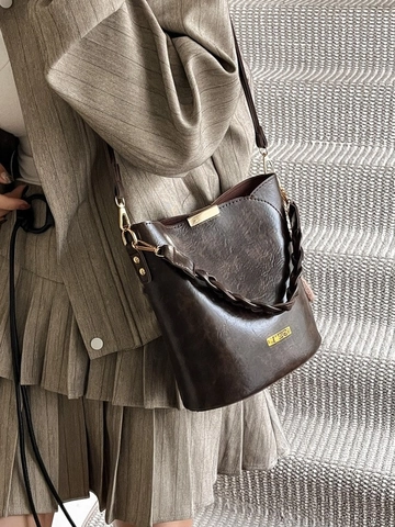 Borsa a Secchiello in Pelle PU Vintage per Donna Con Manico Intrecciato e Ciondolo a Coniglio in Peluche Tracolla Retro