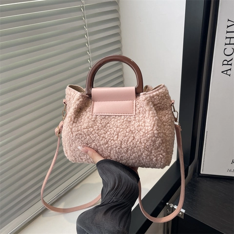 Vintage Τσάντα Patchwork από Μαλλί Προβάτου για Γυναίκες Retro Faux Fur Τσάντα Ώμου με Ξύλινη Λαβή Τσάντα Χειρός Φθινόπωρο Χειμώνας