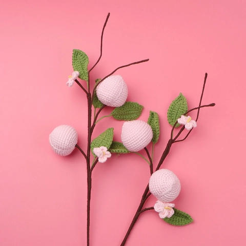 Branche De Fleur De Pêche Crochetée À La Main Avec Abeille Fil Tricoté Décor De Fruits Simulés