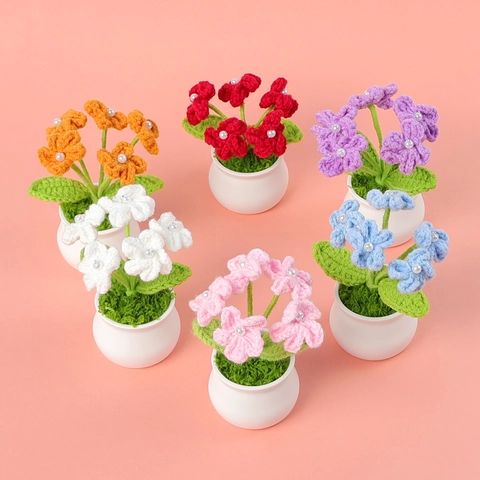 Handmade Crochet Mini Potted Flower Artificial Forget Me Not Artificial Pearl Yarn Knit Plant Ceramic Pot Desktop Home Decor