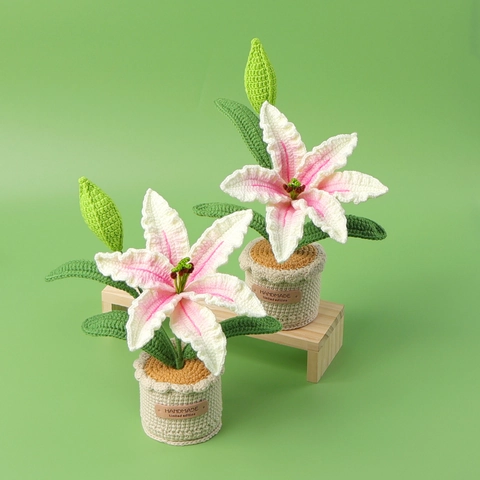Handmade Crochet Lily Potted Plant Yarn Knitted Artificial Flower Home Table Decor Pink White Gradient Gift Ornament