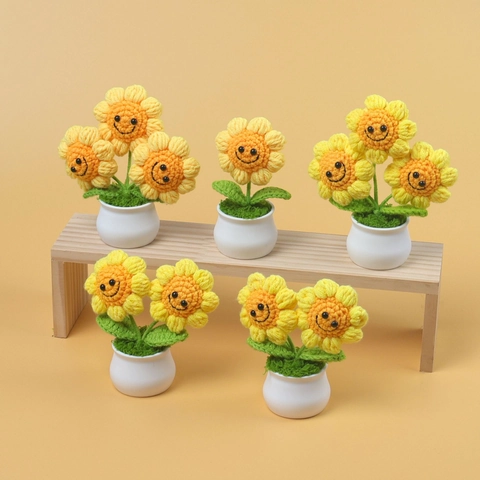 Crochet Sunflower Potted Plant Hand-Knit Artificial Flower With Smile Face Cute Desktop Ornament Handmade Home Decoration