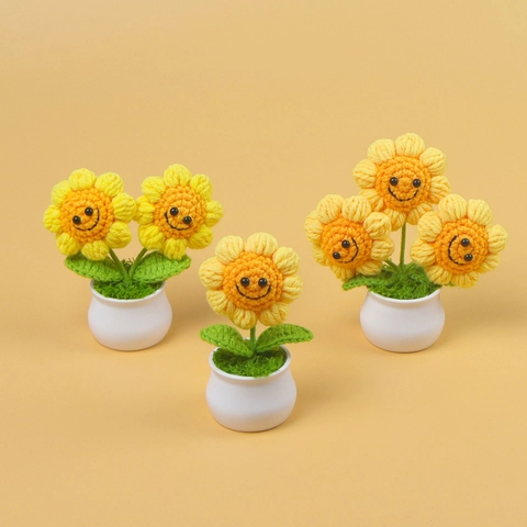Crochet Sunflower Potted Plant Hand-Knit Artificial Flower With Smile Face Cute Desktop Ornament Handmade Home Decoration