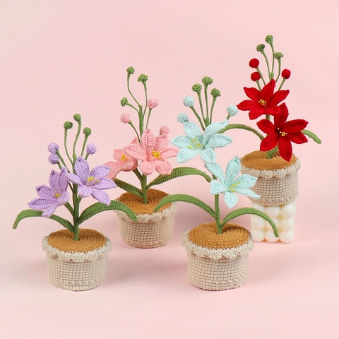 Handgemaakte Gehaakte Lelie Bloem Potplant Gebreide Katoen Eeuwige Florale Ornament Voor Home Office Desktop Decor Cadeau