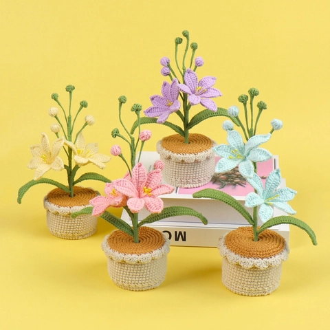 Handgemaakte Gehaakte Lelie Bloem Potplant Gebreide Katoen Eeuwige Florale Ornament Voor Home Office Desktop Decor Cadeau