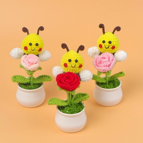 Handmade Crochet Bee Flower Potted Plant Hand Knitted Rose Desktop Decoration Amigurumi Gift Cute