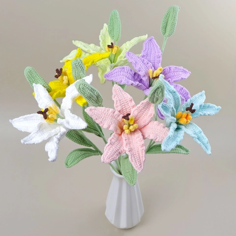Gehäkelte Lilie Blume Handgestricktes Garn Künstliche Realistische Florale Dekoration Für Zuhause Büro Abschlussgeschenk