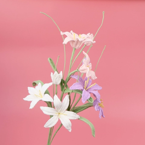 Handgefertigte Gehäkelte Lilien Künstliche Blumen Baumwollgarn Gestrickte Florale Dekoration Für Zuhause Tisch Ästhetisch