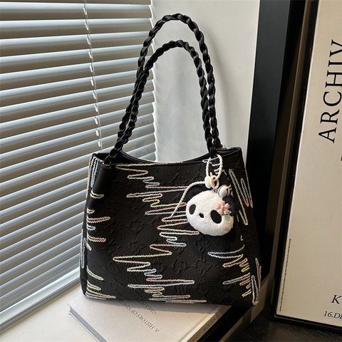 Bolso Tote de Moda Gran Capacidad para Mujer 2025 Nuevo Bolso de Hombro Urbano Simple Con Colgante de Panda Bordado Textura 3D