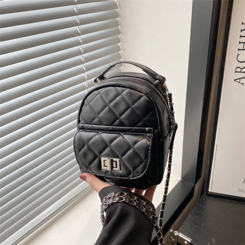 Damen Mini Gesteppter Rucksack PU Leder Kleine Umhängetasche Mit Kettenschultergurt Eleganter Drehverschluss Alltag Handtasche