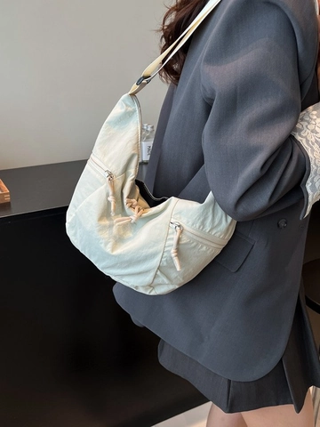 Borsa a Tracolla da Donna Casual in Nylon a Mezzaluna Leggera Impermeabile a Spalla Dumpling Con Ciondolo in Peluche per Palestra