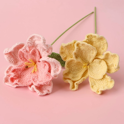Handgefertigter Gehäkelter Blumenzweig Garn Gestrickt Lisianthus Blumenstrauß Heimdeko Fotorequisite Romantisches Geschenk Für Frauen