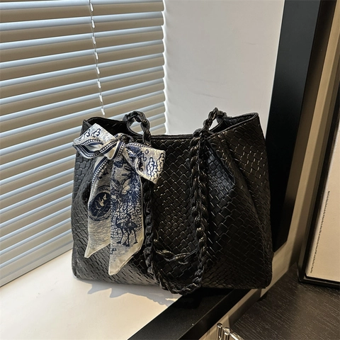 Damen PU Leder Gewebte Tragetasche Große Kapazität Mit Seidenschal Geflochtener Griff Mode Pendler Schultertasche Handtasche