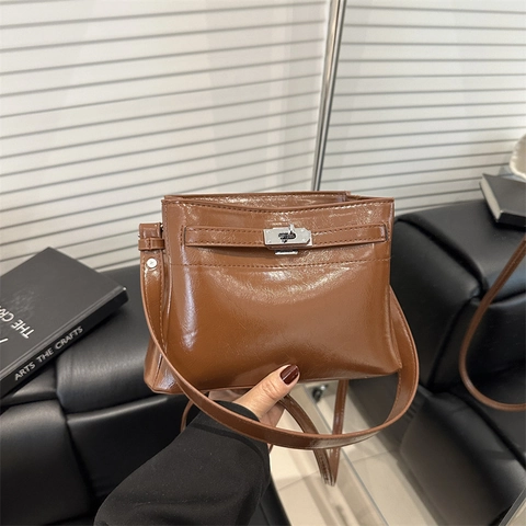 Sac à Épaule en Cuir PU Rétro pour Femmes Grande Capacité Style Kelly Sac Cabas avec Serrure Sac Bandoulière Élégant