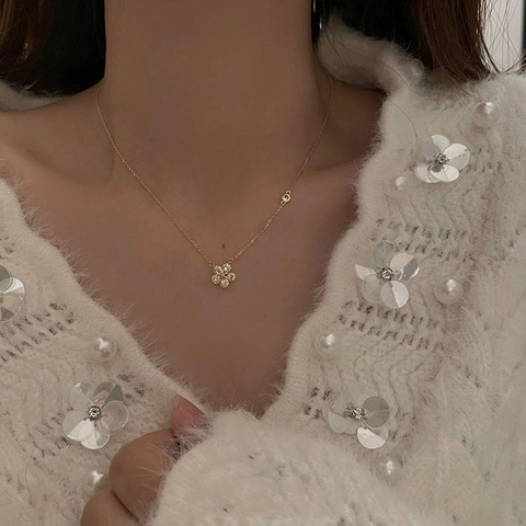 Sweet Gentle Zircon Flower Pendant Necklace Copper Plated Gold Silver Clavicle Chain For Women Elegant Daily Accessory